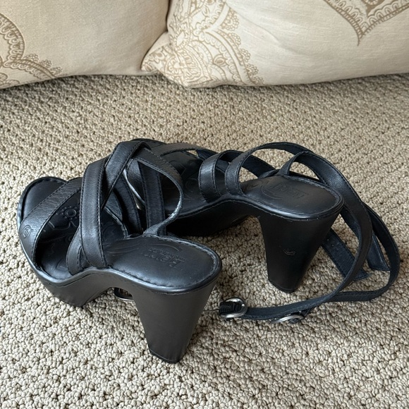 Born Women’s Black Double Strap Sandals with Chunky Heel Size 8 - Picture 7 of 9